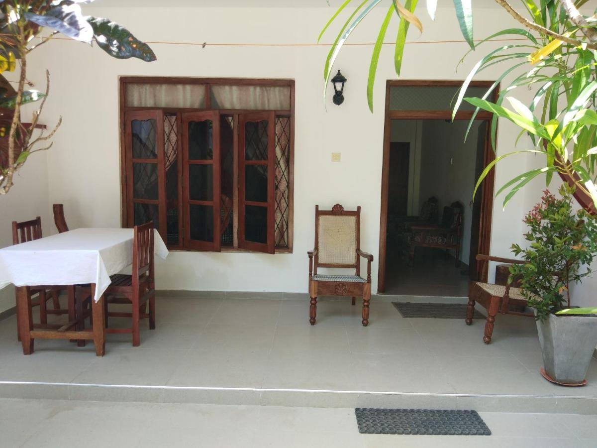 Rock House Hotel Unawatuna Kültér fotó
