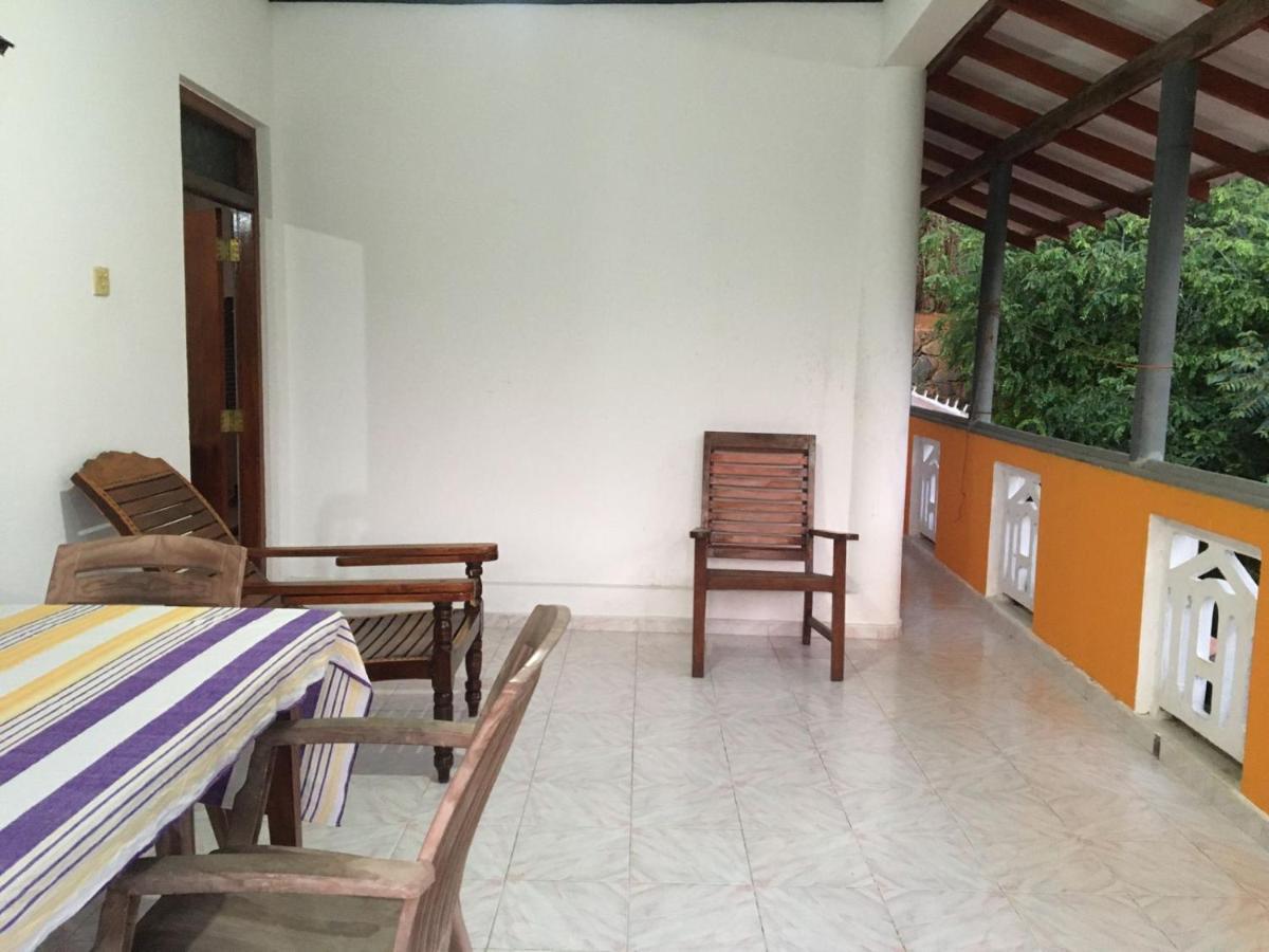 Rock House Hotel Unawatuna Kültér fotó