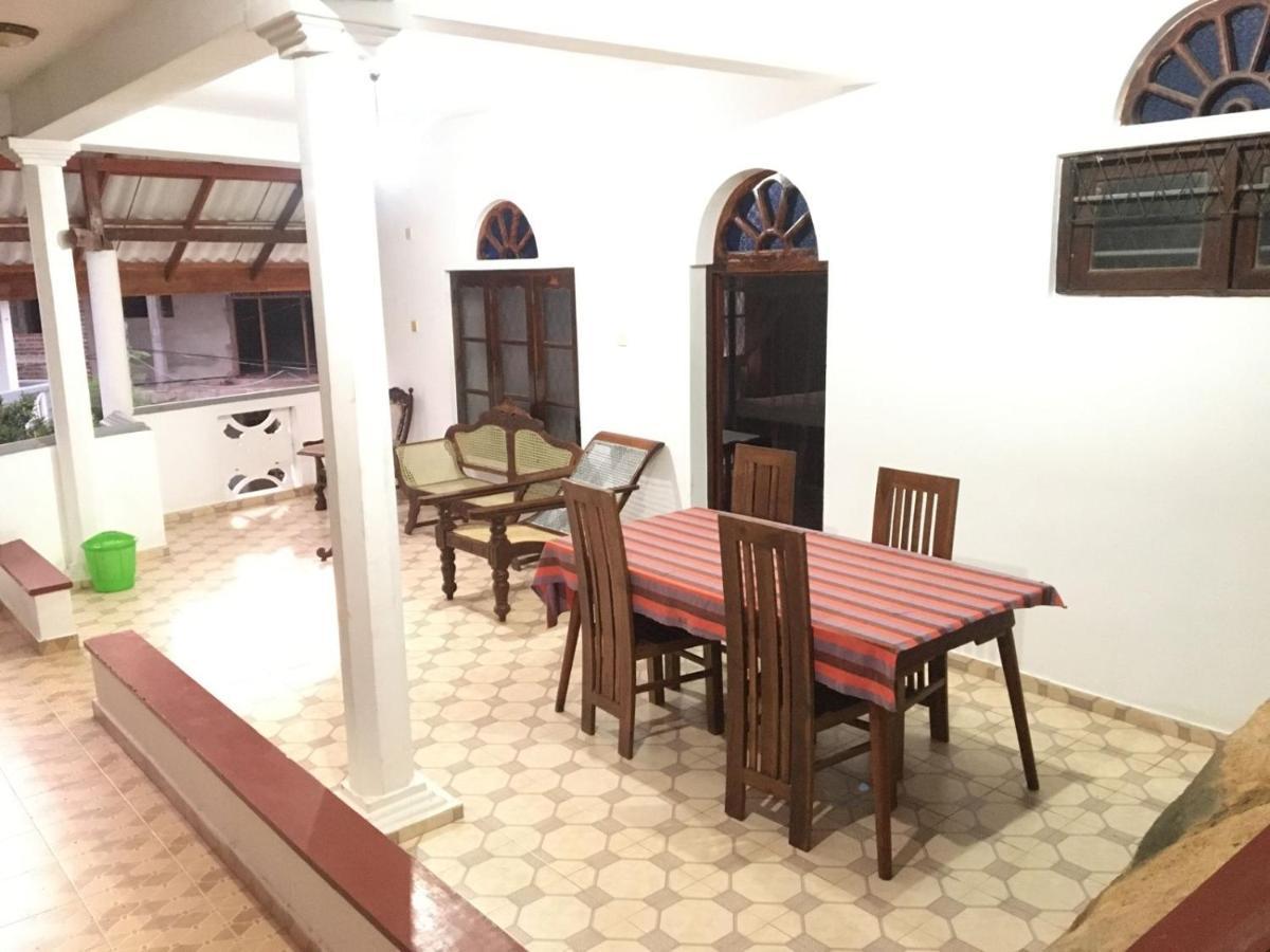 Rock House Hotel Unawatuna Kültér fotó