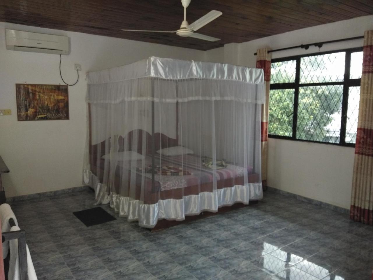 Rock House Hotel Unawatuna Kültér fotó